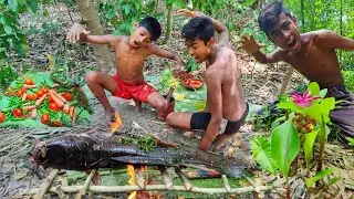 Primitive Technology - Find big fish by Spear and cooking - eating delicious