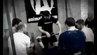 Iron Chamber Gym: Chane Cline Benching 710lbs off of a 3 board