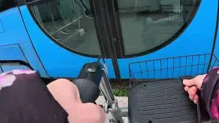 Ulazak u tramvaj s hodalicom