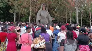 Bikira Maria in masindi, namunji womuntu akunganye okwerabira kubyamagero kya katonda