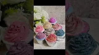 bath bombs with bubble cup frosting
