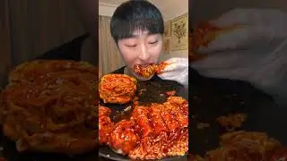 Jiang Duoduo s fried chicken hamburger and Turkey noodle platter #Oh my god it smells so