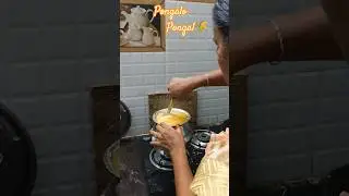 Happy Pongal 🤩😋🌾enga veetu Pongal kondaattam #sakarapongal #thalavazhaiilai #mochaparangikaa