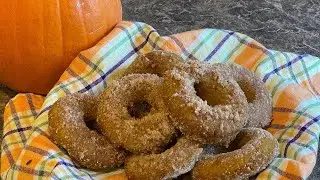 Уютные кето-пончики с тыквой, посыпанные коричным сахаром | Низкоуглеводное осеннее лакомство