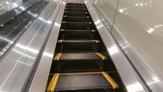 ニトリ あづみ野インターパーク店　エスカレーター