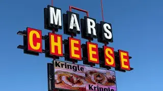 Roadside Attractions MARS CHEESE CASTLE Kenosha,Wi | Vlog