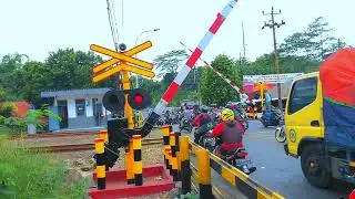 PERLINTASAN KERETA API | RAILWAY CROSSING | KA PURWO JAYA