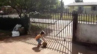 ENZO ZARDO BRINCANDO