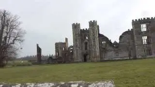 Cowdray Castle -  Cowdray Ruins - Codreye -  Kastalar&uacute;stir -  Mistilteinn