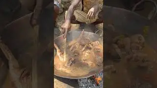 Roasting in the bush is very simple #africa #food #hunters #cooking#wildlife #shorts
