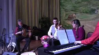 Live Wire playing Cote-a-cote by Sarah Gowan