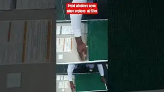 Избегайте попадания грязи! Накройте окна защитной пленкой при замене воздушного фильтра.