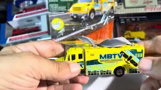 Matchbox  working rigs freight liner satellite  truck  review