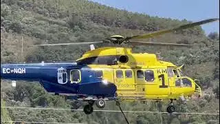 Helic&oacute;pteros del Infocam repostando en la piscina municipal de Robledo del Mazo