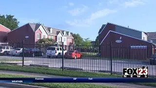 Video: Juvenile dropped off at QuikTrip after being shot at apartment complex, police say
