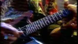 atraz do trio eletrico