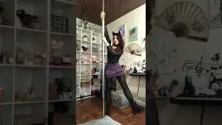 Pole dance 🖤🐰 #poledance