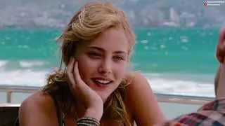 A young CIA agent is tasked with looking after a fugitive in a safe house.