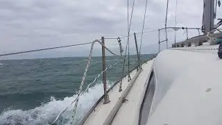 Sailing a Top Hat 25 yacht up Moreton Bay in 25kts