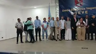 La Uni&oacute;n Deportiva  Vegana  Premia  Al Cronista  del A&ntilde;os  Carlos  Restituy&oacute;. ( UDEVE  )