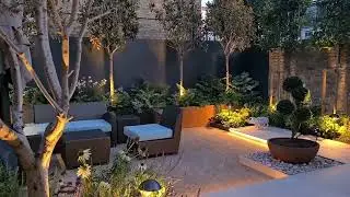 Large Contemporary Courtyard Garden that forms a Perfect Link with the Home&rsquo;s Fabulous Interior