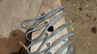 Forging a blacksmith knife from an old pitchfork.