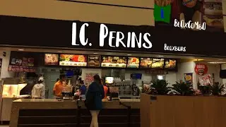 Estreiando a minha lojinha de comida no Bloxburg. #clientes loucos!!!