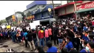 Factory workers & residents in SriLanka step out to protest against their government to step down.