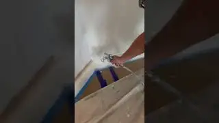 Do you spray or brush your baseboards? 👨🏼&zwj;🎨 #spraypaint #sprayfinish #pintura #proffesional