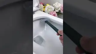 The toilet brush at home is not easy to use, so I started with this silicone toilet brush
