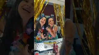 POV: voc&ecirc; t&aacute; se arrumando com a sua amiga pro carnaval 🤣❤️ #humor #amigas #carnaval #shorts