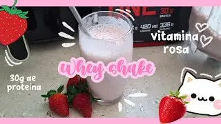 Pink Protein Shake 🍨 Vitamina com 30 gramas de prote&iacute;na | Morango, banana e baunilha 🍓