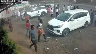 दगडांनी भरलेला टिप्पर दुचाकीवर उलटला..! India Star 1 News