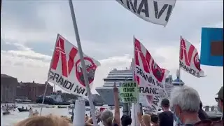 No Grandi Navi, la protesta del Comitato dalle Zattere a Venezia