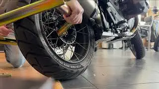 Transporting your BMW R1300GS, R1250RT, R1200RT without straps using the Pit Bull Trailer Restraint