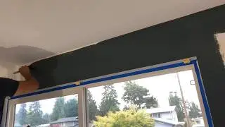Cut straight line with brush.Haciendo la l&iacute;nea con la brocha.