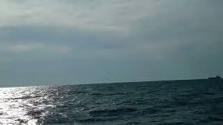 Огненный шар солнца, спускавшийся на море. The fireball of the sun descending on the sea.