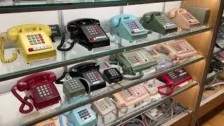 Коллекция телефонов Autovon, над которой я работаю в Музее телефонов JKL.￼￼