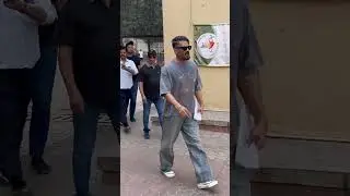 Sunil Shetty Arrives In Style To Cast His Vote In Mumbai #viralshort #viralvideo #sunilshetty