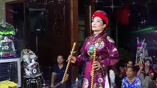 Thanh Đồng Bùi Thị Tươi loan giá Đức Thánh Hoàng mừng Thập Nhị Niên Đồng