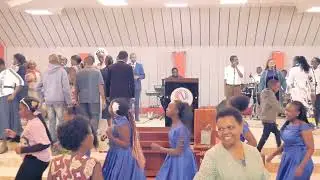 Seben by Simon Rose  Wema fadhili zitanifwata @ Humfrey and Caro's Wedding 💍