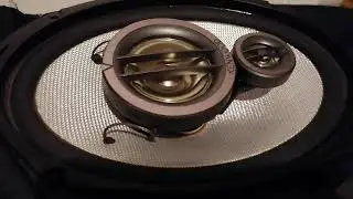 Pioneer ts 6975 VS Kenwood kfc Hq 698 bass test