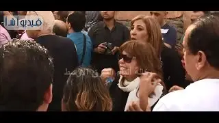 بالفيديو : انهيار الفنانة أميرة العايدي في عزاء زوجها السابق وائل نور وسط صراخ المعزين