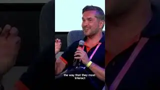 Accessibility as a Path to Inclusivity in VR : Hand, voice, and audience