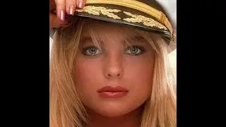 ERIKA ELENIAK - una FRIZZANTE bionda SOTTO SCORTA