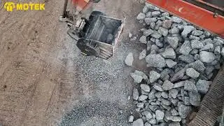 Crush one bucket of concrete in one minute!#crusher #efficient #concrete #60s #crush #crushing