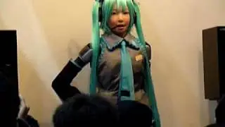 ＣＥＡＴＥＣ２００９　YAMAHAブース　HRP-4C　初音ミク　コスプレ版