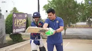Who says legends retire? Kamran Akmal in action &mdash; training hard with the stars of tomorrow!