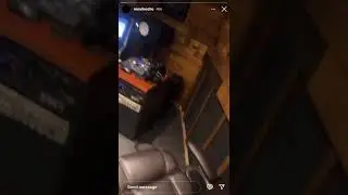 MexikoDro creates a KAHOOT type beat in the studio