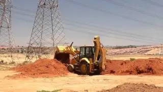 Cat&reg; 422F2 Backhoe Loader Customer Story (South Africa)